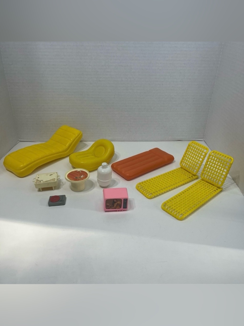 VINTAGE Barbie doll pool side accessories and tv lot toys Mattel